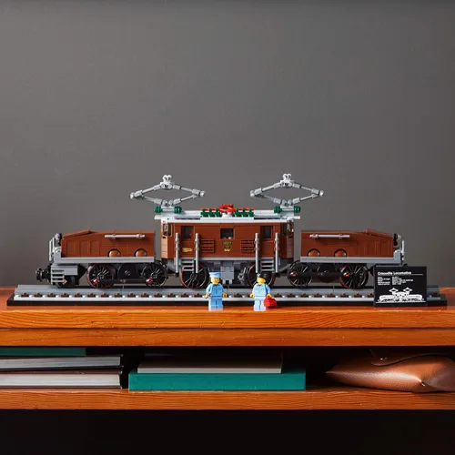 Miniatura 7 de LEGO Kit de construcción de locomotora de cocodrilo 10277; recrea la icónica locomotora de cocodrilo con este modelo de tren; es una gran idea