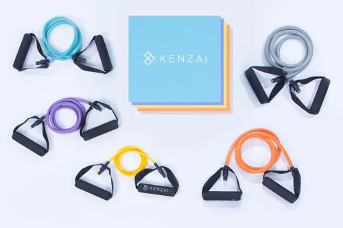 Kenzai Juego de ejercicios de bandas de resistencia con asas, tubos de fitness multicolores, equipo de entrenamiento de fuerza para entrenamientos
