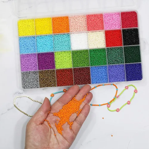 Miniatura 4 de KERGAEN Tamaño de 0.079 in, cuentas de semillas de 28 colores, alrededor de 22400 piezas en una caja de 28 rejillas, cuentas de semillas de vidrio