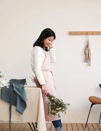 Miniatura 3 de Delantal ajustable de lino de algodón suave estilo nórdico japonés con cuatro bolsillos una toalla