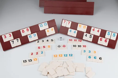 Miniatura 6 de Doublefan Rummy Cube Edición para 4 jugadores, juego de 106 cubos Rummy con 4 estantes de plástico en estuche de aluminio portátil, juego de mesa