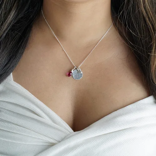 Miniatura 3 de Keep It Simple - Collar con dije de inicial personalizado de plata y collar con dije de corazón con piedra de nacimiento Swarovski Briolette.
