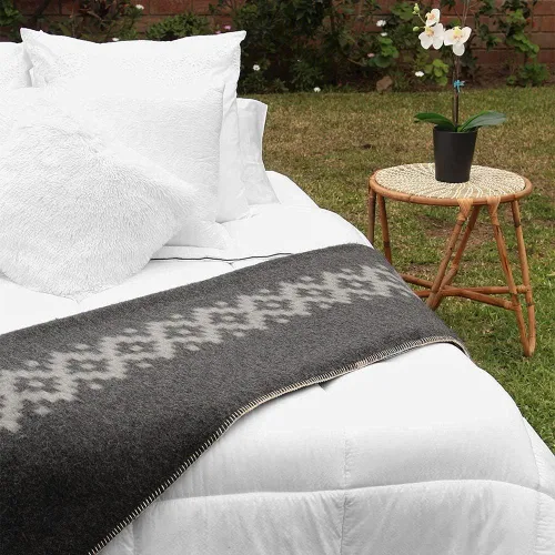 Miniatura 9 de Manta gruesa de lana de alpaca pesada para acampar al aire libre en interiores, diseño étnico suave de Perú (gris oscuro, gris suave, tamaño queen)