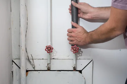Miniatura 5 de Cubiertas de tubo de espuma Duck Brand, tubos de espuma de aislamiento para tuberías de agua fría y caliente, pre-ranurados y con borde adhesivo