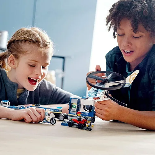 Miniatura 4 de LEGO City Police Helicopter Chase 60244 Juguete de policía, juego de construcción genial para niños (317 piezas)
