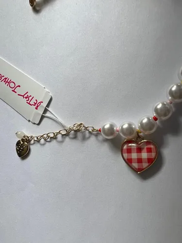 Miniatura 4 de Betsey Johnson Pulsera con dije de corazón de cristal con perlas de imitación de tono dorado, ketchup de perro caliente, fiesta de cumpleaños, día