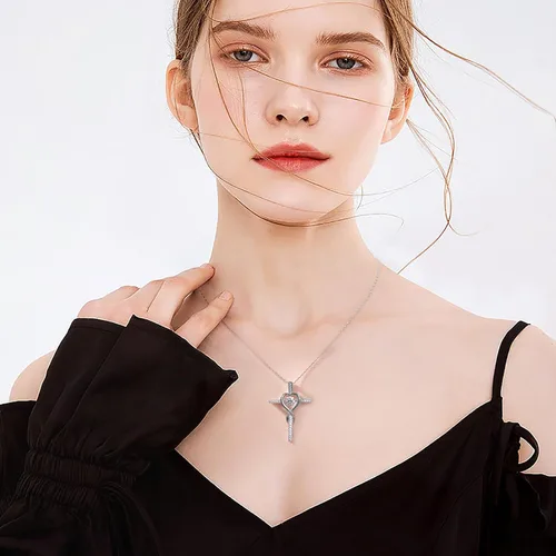 Miniatura 6 de Collar de cruz de moissanita para mujer, cadena flotante con colgante de crucifijo de diamante de laboratorio para hombres, joyería de cruz