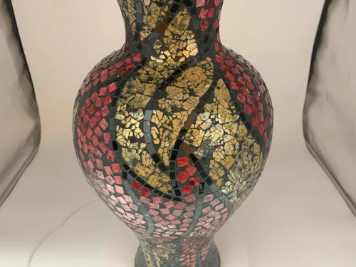 Miniatura 6 de Jarrón de mosaico de 24 pulgadas, cilindro alto hecho de terracota con piezas de mosaico de vidrio rojo, dorado y negro, pieza decorativa hecha a
