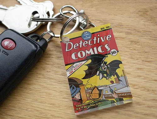 Miniatura 4 de DC Comics Batman Número 27 de Detective Comics Llavero acrílico coleccionable, Problema n. 27, 1.5" x 2.25