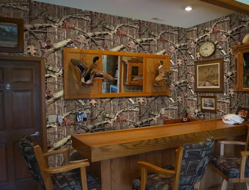 Mossy Oak Graphics Papel tapiz de camuflaje para despegar y pegar, sin desorden, rollos de 26" x 107" pulgadas, cubre 19.3 pies cuadrados, muchos
