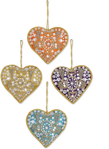 NOVICA Adornos artesanales hechos a mano, 4 en forma de corazón, multicolor bordados de la India, cristal dorado, decoración navideña adornado [4.3