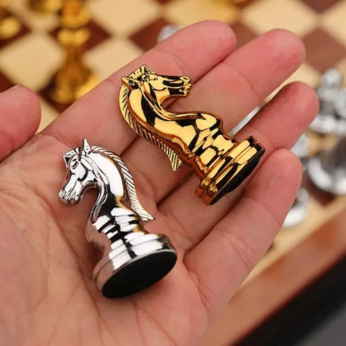 Miniatura 4 de Juego de ajedrez de metal grande de 11 pulgadas, caja de madera portátil con piezas de aleación, tablero plegable, ideal para adultos