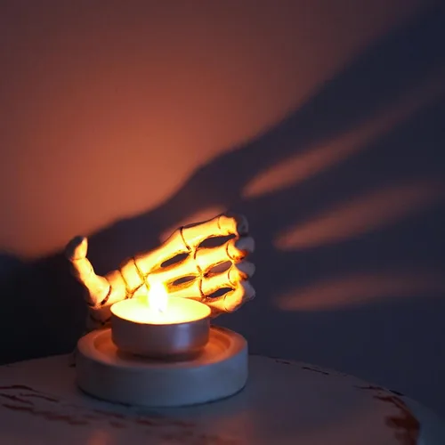 Miniatura 3 de Decoración de portavelas de Halloween, adorno de candelabro de mano de esqueleto de resina, soporte de vela de Halloween gótico aterrador