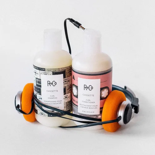 Miniatura 4 de R+Co Cassette Curl Shampoo & Conditioner Set + Superseed Oil Complex Define rizos, domina el encrespamiento y añade brillo Vegano + libre