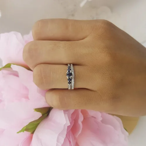 Miniatura 4 de Dazzlingrock Collection Juego de anillos de compromiso de 5 piedras para mujer, zafiro azul de 10 quilates, oro blanco