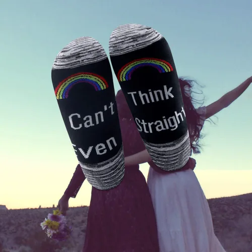 Miniatura 6 de LEVLO Rainbow LGBT - Calcetines de algodón con texto en inglés "I Can't Even Think Straight Cotton Socks Birthday Gift