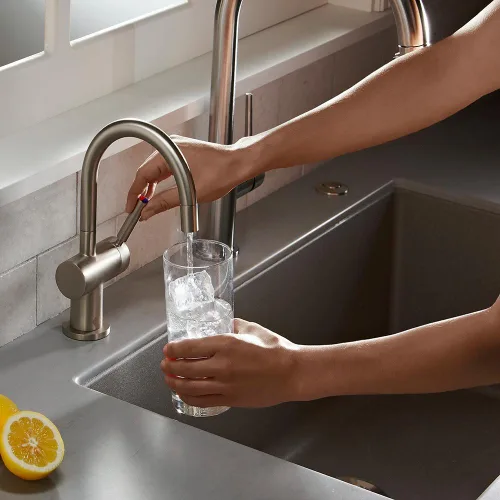 Miniatura 4 de InSinkErator Paquete de dispensador instantáneo de agua fría y caliente - Grifo, tanque y sistema de filtración