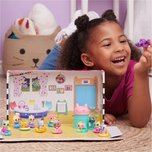 Miniatura 3 de Gabby's Dollhouse, Meow-Mazing - Juego de 12 figuras de juguete con temática de arcoíris (exclusivo de Amazon) para niños a partir de 3 años