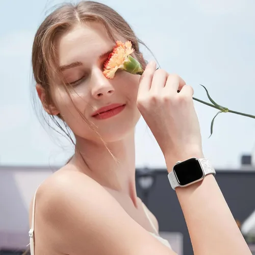 Miniatura 7 de DaQin Paquete de 4 correas florales grabadas compatibles con Apple Watch para mujeres de 40mm 41mm 42mm 44mm 45mm 46mm 38mm 49mm, correa de silicona