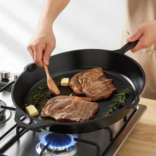 Miniatura 7 de Amazon Basics Sartén de hierro fundido pre-sazonado, apto para horno, calefacción uniforme, resistente y grande, 15 pulgadas, negro