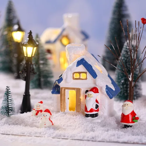 Miniatura 4 de Namalu Juego de 34 Piezas Casas de Pueblo Navideño, Juego de Accesorios Mini Árboles de Navidad, Santa, Muñeco de Nieve, Lámparas de Calle