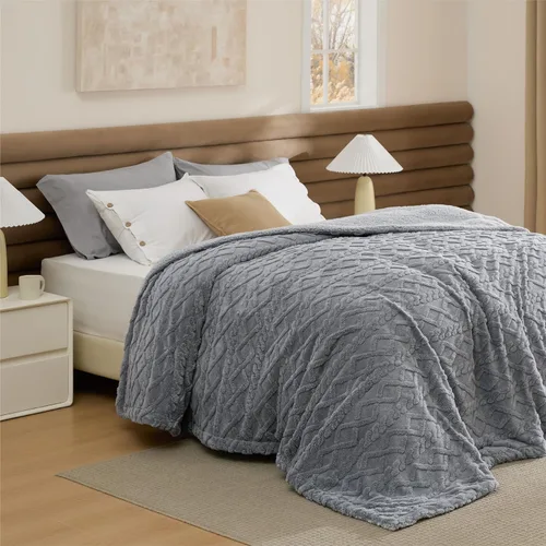 Miniatura 31 de Bedsure Gentlesoft - Manta de forro polar Sherpa para sofá, mullida y acogedora manta de jacquard para mujer, regalo de Navidad, gruesa y cálida