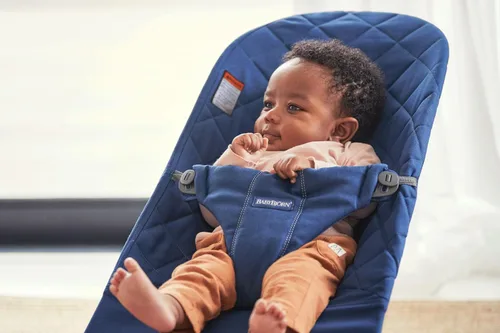 Miniatura 3 de BabyBjörn Bouncer Bliss, azul medianoche, tejido, edredón clásico Asiento gorila ajustable 2 en 1 para bebé y silla para niños pequeños