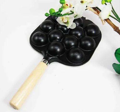 Miniatura 2 de Takoyaki japonés tradicional del tamaño personal del arrabio y pastel de postre que cocina la cacerola