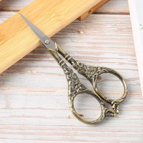 Miniatura 2 de Tijeras retro europeas, elegantes manualidades de punto de cruz, herramienta de artesanía antigua hecha a mano para entusiastas de la costura, cobre