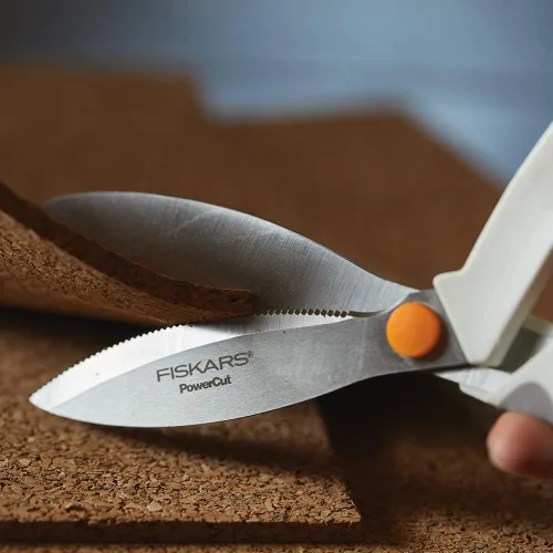 Miniatura 6 de Fiskars SoftGrip PowerCut Tijeras de tela y medios mixtos, tijeras resistentes de 8 pulgadas para tela, cartón, corcho, metal decorativo y corte