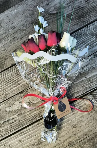 Miniatura 6 de Rojo con puntas negras y ramo de rosas de madera blanca (2 docenas)