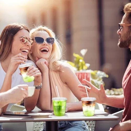 Miniatura 6 de 100 piezas de 12 onzas. Vasos desechables de plástico con tapas planas y popotes transparentes, vasos de fondo redondo para llevar café helado