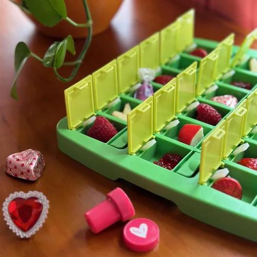 Miniatura 7 de Genuine Fred MATCH UP - Bandeja de aperitivos de memoria, divertido juego interactivo de aperitivos para niños, bandeja de comida apta para viajes