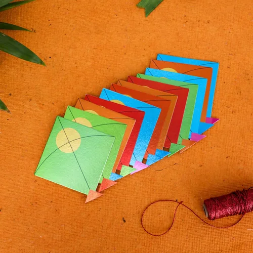 Miniatura 2 de Desi Favors Recortes de cometas de tamaño pequeño Decoraciones Makar Pongal Sankranthi Lohri Decoración de fondo Lohri Decoración de boda