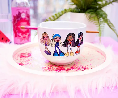 Miniatura 3 de Silver Buffalo Bratz - Tazón de cerámica para ramen con palillos con Cloe, Jade, Yasmin y Sasha, 20 onzas