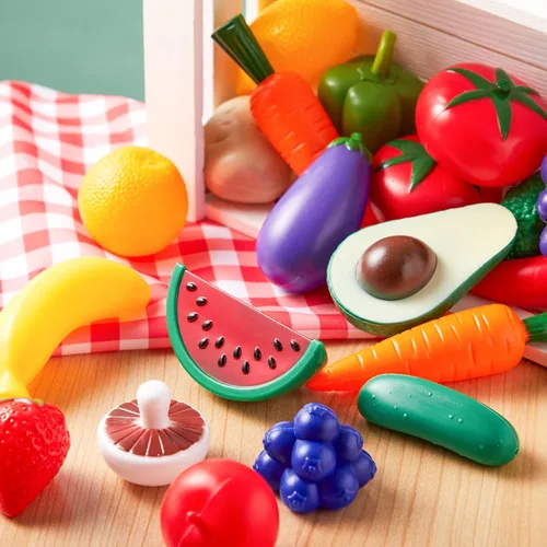 Miniatura 6 de JOYIN Juego de 50 piezas de juguetes de cocina, vajilla, frutas ficticias, verduras, accesorios de plástico para niños, juguete educativo