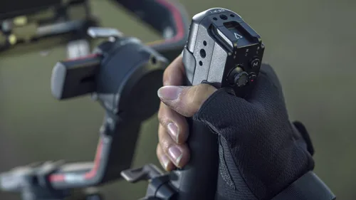 Miniatura 6 de Tilta Mango de control de funcionamiento trasero ligero compatible con DJI RS2, RS3 Pro, RS4, RS5 Control de modo Maletín