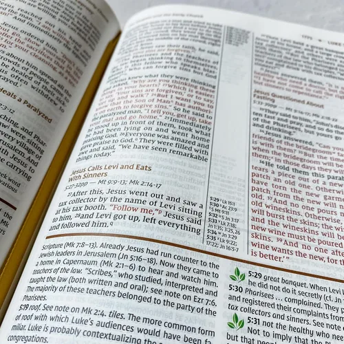 Miniatura 7 de Biblia de estudio NIV personalizada, marrón y azul, ilustrada a mano y grabada con láser, grabado personalizado de nombre disponible, regalo