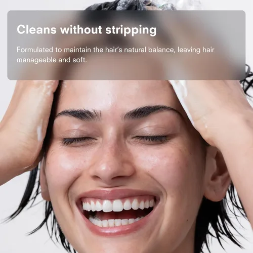 Miniatura 5 de Public Goods Champú para mujeres y hombres Champú suave natural para limpiar y nutrir todo tipo de cabello Fabricado con aceites esenciales