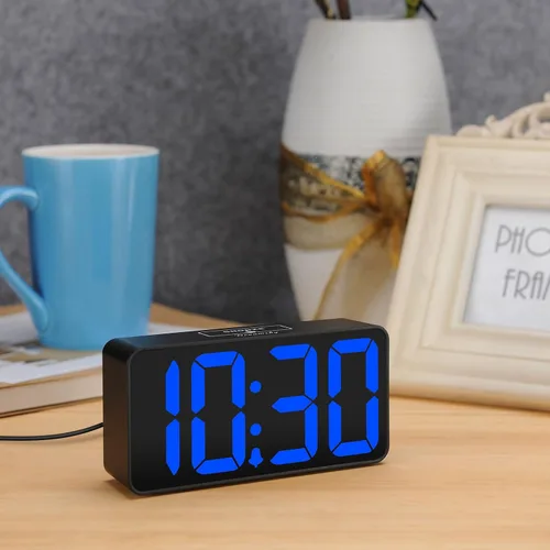 Miniatura 5 de DreamSky Reloj despertador digital pequeño para dormitorio, pantalla de números grandes grandes con atenuador de brillo, reloj eléctrico de mesita