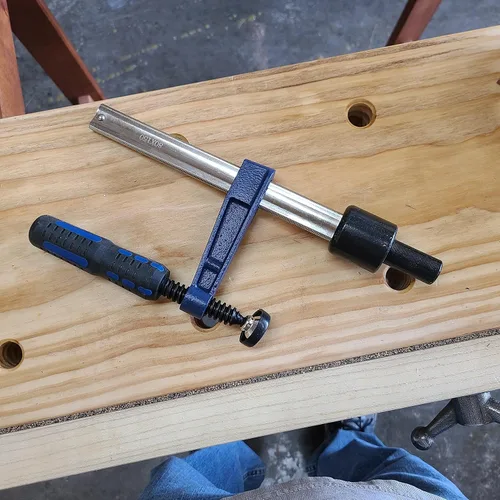 Miniatura 7 de Taytools 388091 Abrazadera vertical de ajuste rápido para superficie de banco de trabajo, sostenimiento, se adapta a agujeros de perro de 3/4