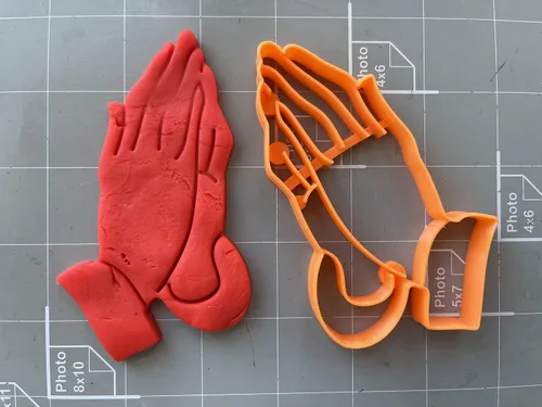 Miniatura 3 de Cortador de galletas con manos rezando
