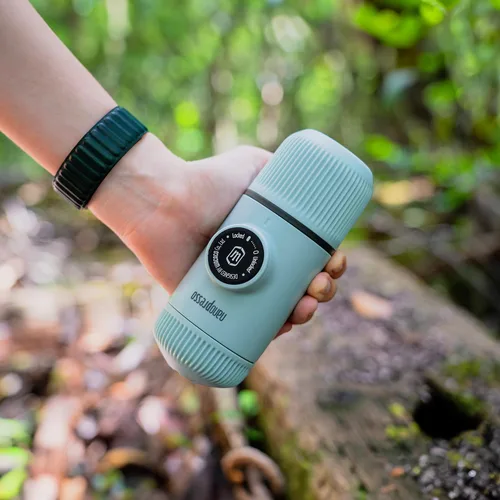 Miniatura 6 de WACACO Nanopresso Cafetera de Espresso Portátil con Funda, Mini Cafetera de Viaje, Perfecta para Camping, Viajes y Oficina (Elements Arctic Blue)