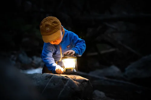 Miniatura 5 de Lighthouse 600 - Luz ajustable multifuncional perfecta para acampar, eventos al aire libre o uso de emergencia, 600 lúmenes, carga USB de teléfonos