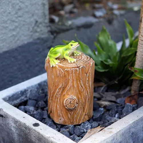 Miniatura 5 de Ocultar una llave fuera de la figura de tocón de rana decorativa para ocultar llaves al aire libre, llaves de repuesto para casa, caja de seguridad