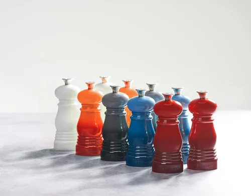 Miniatura 2 de Le Creuset Petite Juego de Molinillos de Sal y Pimienta, 5" x 2" cada uno, Flame Llama