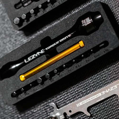 Miniatura 7 de LEZYNE Multiherramienta para bicicleta de accionamiento de torque, aluminio mecanizado CNC, sujeción magnética, 11 brocas intercambiables, cabezal