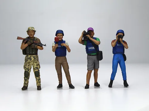 Miniatura 3 de ICM 35751 - Periodistas en guerra (4 figuras) - Escala 1:35
