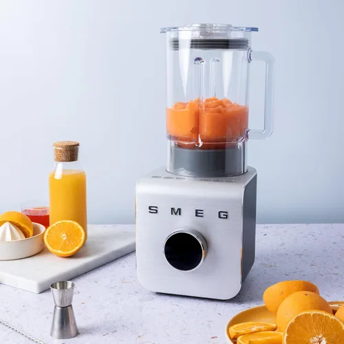 Miniatura 2 de SMEG BLC01 Licuadora profesional de alto rendimiento - Jarra Tritan de 1.5L, 9 ajustes de velocidad, cuchillas de acero inoxidable, diseño moderno