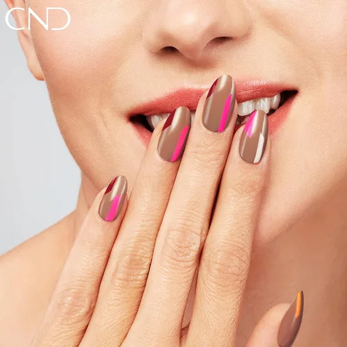 Miniatura 8 de CND Vinylux - Esmalte de uñas marrón de larga duración, color resistente al brillo y al astillado, 0.5 onzas líquidas Toffee Talk #428